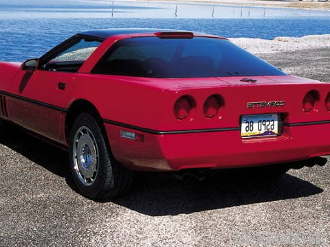CHEVROLET Generacja
 Corvette Coupe IV 5.7 i V8 (300 Hp) Charakterystyka techniczna
